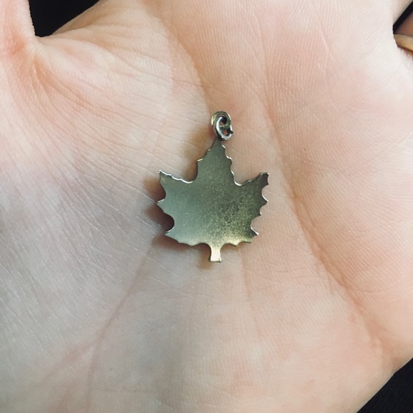 Patriotic charm! 🇨🇦🍁 - Picture 4 of 5